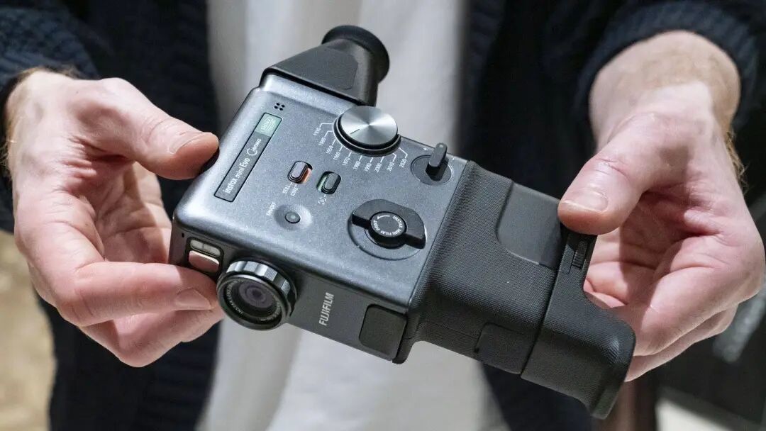 富士Instax Mini EVO 年度「最好玩」的拍立得，為何我勸你三思？